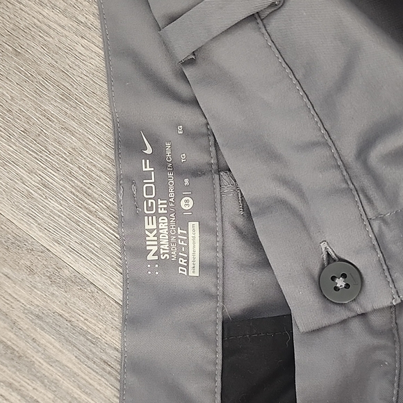 Nike golf shorts - Picture 3 of 5